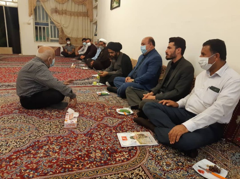 دیدار امام جمعه شهرستان کوه چنار با خانواده شهدای شهر نودان
