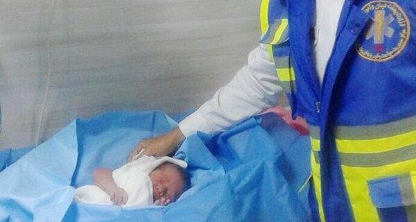 زایمان موفق نوزاد در آمبولانس اورژانس پایگاه جاده ای ابوالحیات