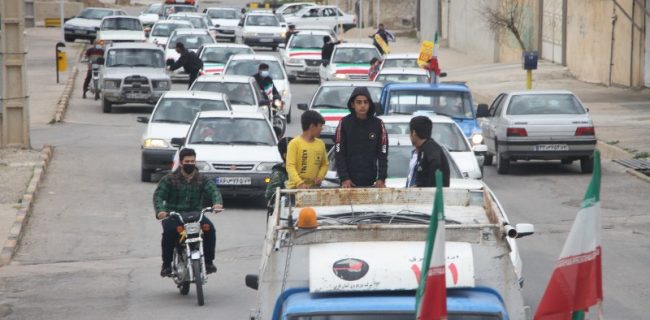 مردم نودان با رژه خودرویی سالروز پیروزی انقلاب اسلامی را گرامی داشتند