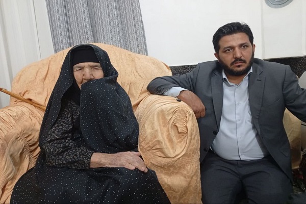 به مناسبت آغاز هفته دفاع مقدس؛ مسئولین شهرستان کوهچنار از خانواده شهید جهانبخش میرزایی در نودان دیدار کردند