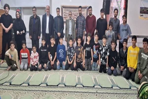 بازدید رئیس و تعدادی از معاونین و کارشناسان آموزش و پرورش کوهمره نودان از اعتکاف دانش‌آموزی